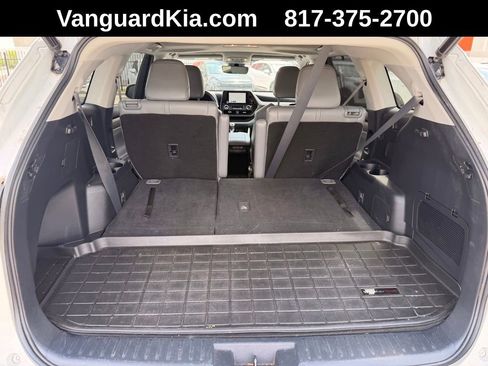 Used 2023 Toyota Highlander XLE image 28