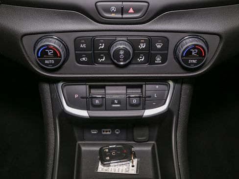 Used 2023 GMC Terrain SLE w/ Driver Convenience Package AWD/4WD image 32