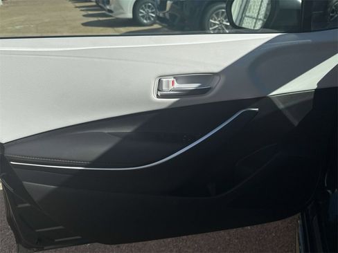 Used 2025 Toyota Corolla SE image 12