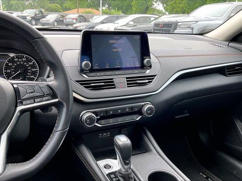 Used 2021 Nissan Altima 2.5 SR w/ SR Premium Package FWD image 9