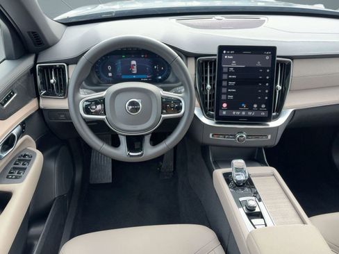 Certified 2025 Volvo XC90 B5 Plus image 27