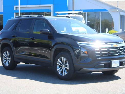 Used 2025 Chevrolet Equinox LT w/ Convenience Package II AWD/4WD image 2