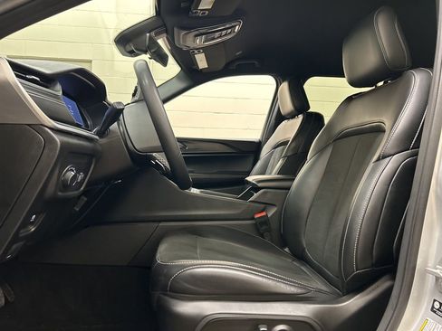 Used 2025 Jeep Grand Cherokee Altitude image 7