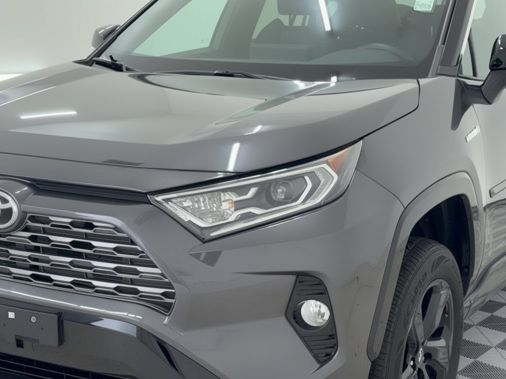 Used 2021 Toyota RAV4 XSE w/ XSE Grade Weather Package AWD/4WD image 12