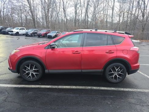 Used 2016 Toyota RAV4 SE image 5
