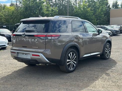 Used 2024 Nissan Pathfinder Platinum FWD image 4
