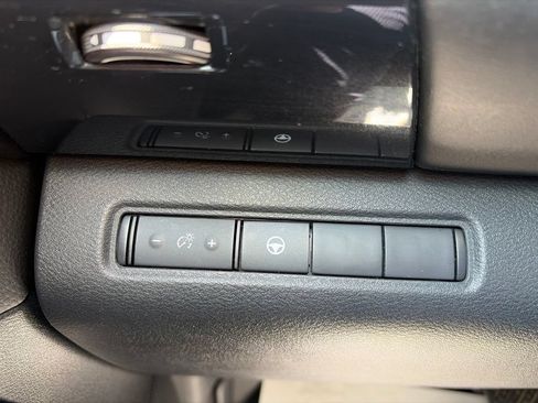 Used 2022 Nissan Pathfinder SV AWD/4WD image 10