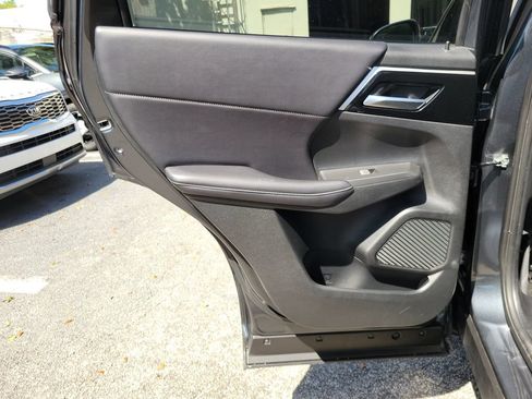 Used 2024 Mitsubishi Outlander SE Black Edition FWD image 15
