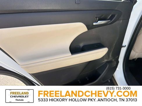 Used 2023 Toyota Highlander XLE FWD image 16