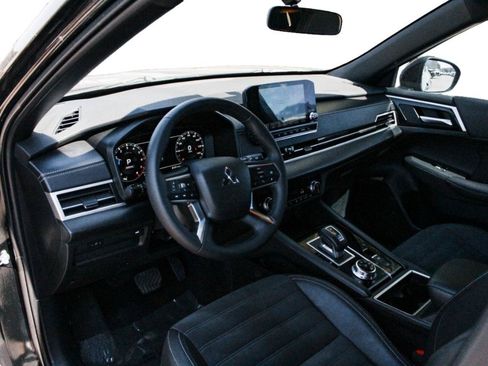 Used 2024 Mitsubishi Outlander SE Black Edition AWD/4WD image 8