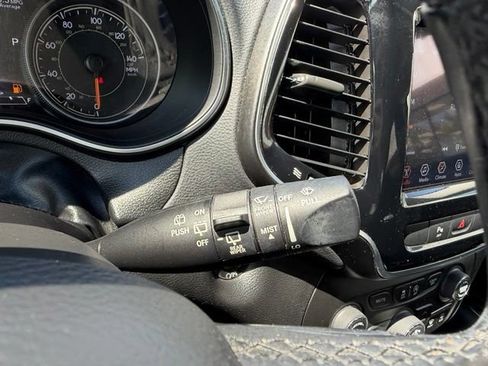 Used 2019 Jeep Cherokee Limited AWD/4WD image 29