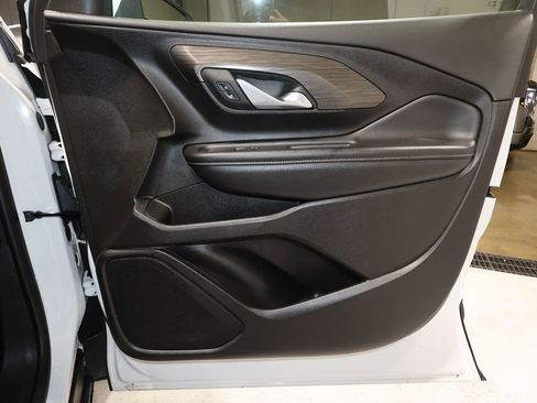 Certified 2024 GMC Terrain SLT image 18