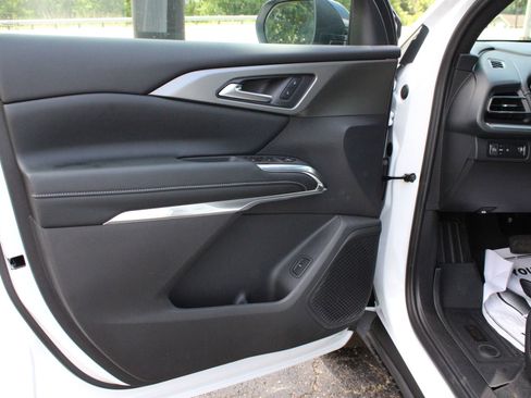 New 2026 Chevrolet Traverse LT w/ Driver Confidence Package FWD image 12