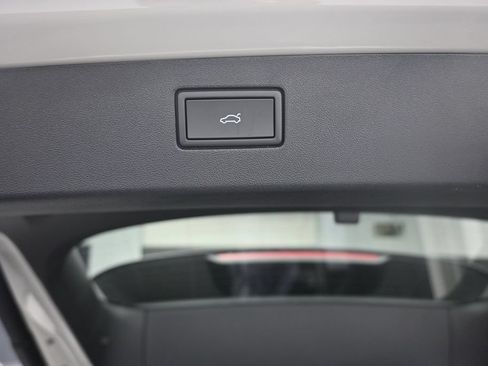 New 2026 Volkswagen Tiguan SE R-Line FWD image 27