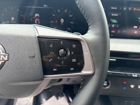 Used 2025 Nissan Murano SV AWD/4WD image 22