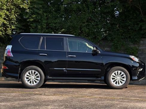 Used 2018 Lexus GX 460 Premium w/ Premium Package AWD/4WD image 3