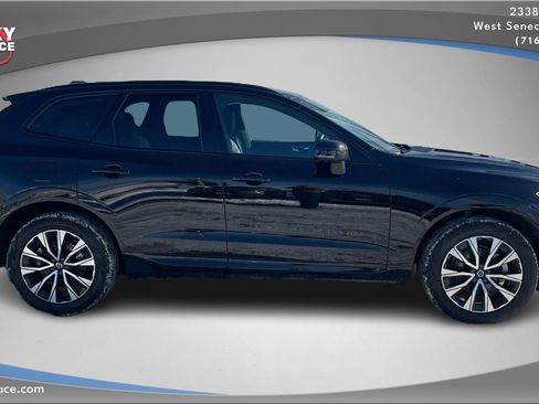 Used 2025 Volvo XC60 B5 Core image 4