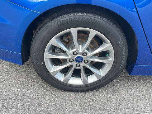 Used 2017 Ford Fusion SE w/ Fusion SE Technology Package FWD image 11
