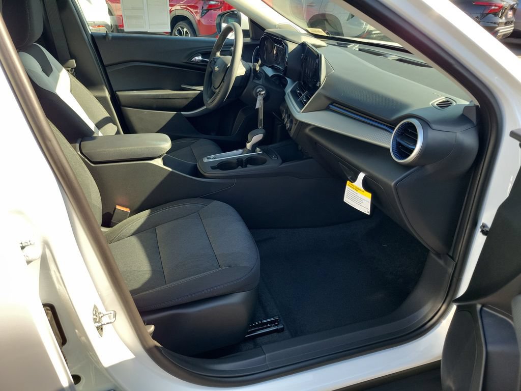 New 2026 Chevrolet Trax LS w/ LS Convenience Package FWD image 14