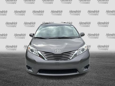 Used 2016 Toyota Sienna LE FWD image 3