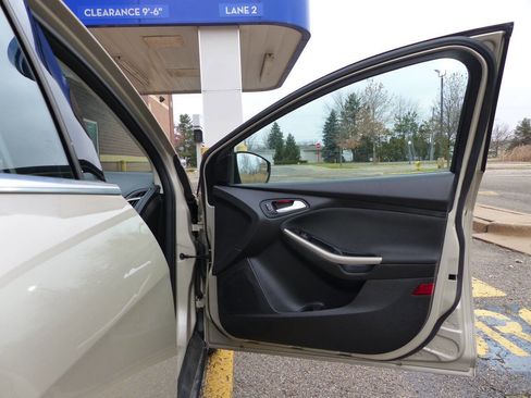 Used 2017 Ford Focus Titanium image 43