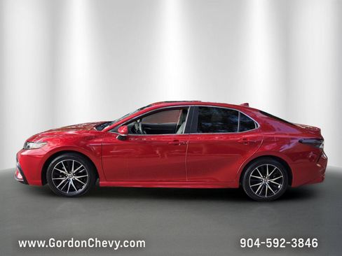 Used 2024 Toyota Camry SE w/ Convenience Package FWD image 2