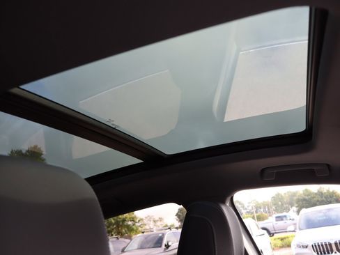 Used 2023 Audi Q4 e-tron Prestige image 16