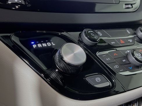 Used 2023 Chrysler Voyager LX image 24