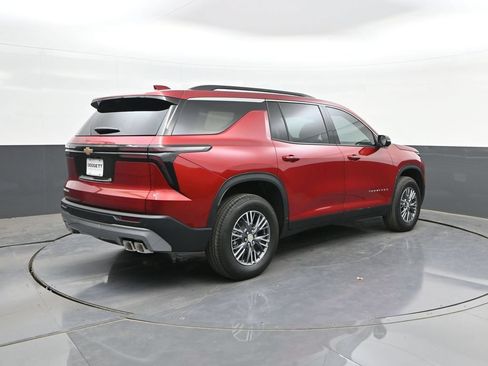 Used 2026 Chevrolet Traverse LT w/ Driver Confidence Package FWD image 11