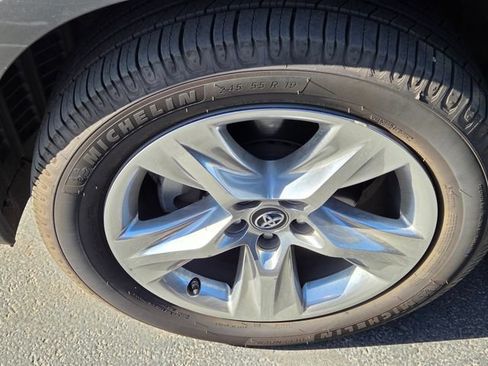 Used 2019 Toyota Highlander Limited AWD/4WD image 3