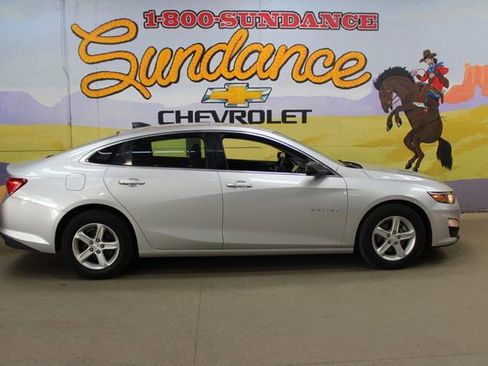 Used 2019 Chevrolet Malibu LS FWD image 1