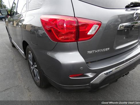 Used 2019 Nissan Pathfinder Platinum AWD/4WD image 9