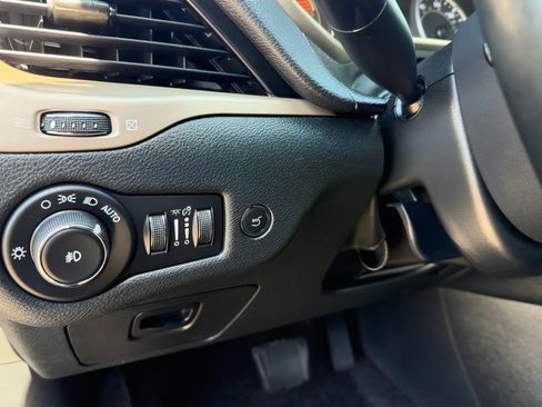 Used 2018 Jeep Cherokee Limited w/ High Altitude Package AWD/4WD image 24