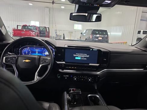 Used 2024 Chevrolet Silverado 1500 LTZ AWD/4WD image 9