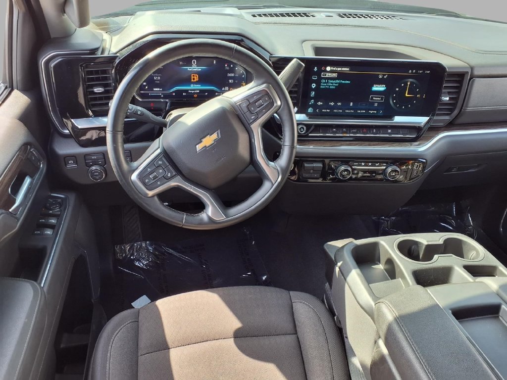 Used 2025 Chevrolet Silverado 1500 LT AWD/4WD image 4