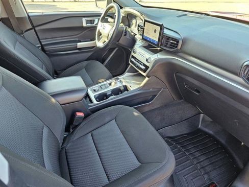 Used 2022 Ford Explorer XLT image 13