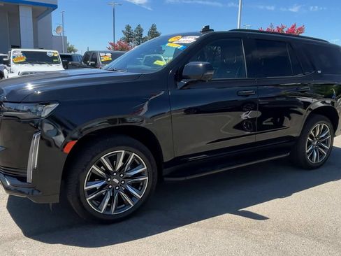 Used 2024 Cadillac Escalade Sport AWD/4WD image 3