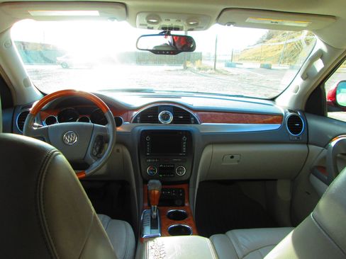 Used 2009 Buick Enclave CXL w/ Entertainment Package #4 image 10
