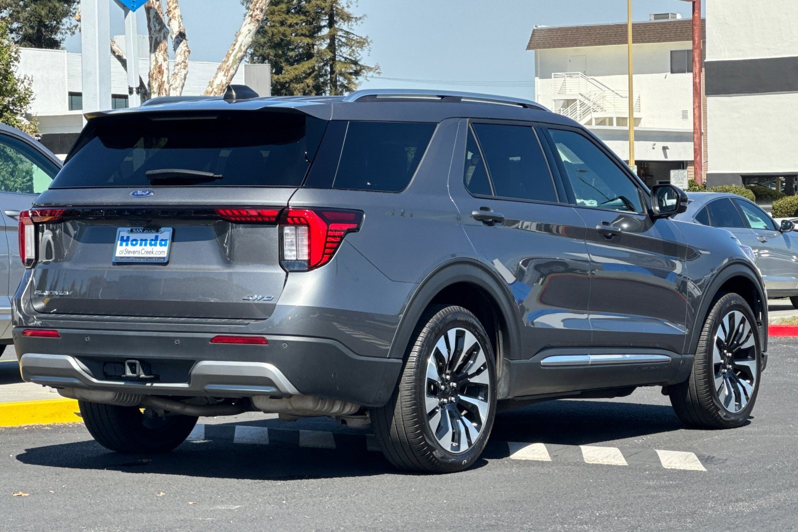 Used 2025 Ford Explorer Platinum w/ LUX Leather Package AWD/4WD image 9