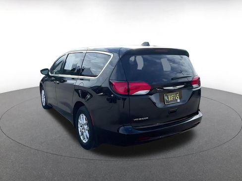 Used 2024 Chrysler Voyager LX image 11