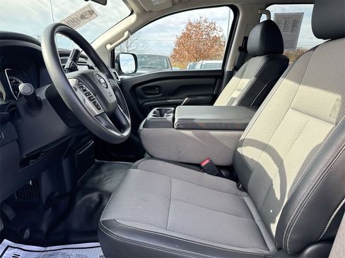 Used 2019 Nissan Titan S w/ S Utility Package image 18