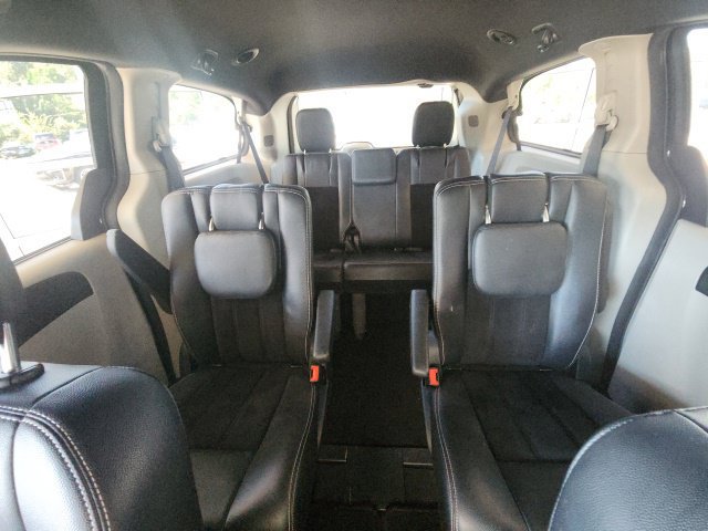 Used 2017 Dodge Grand Caravan SXT FWD image 24