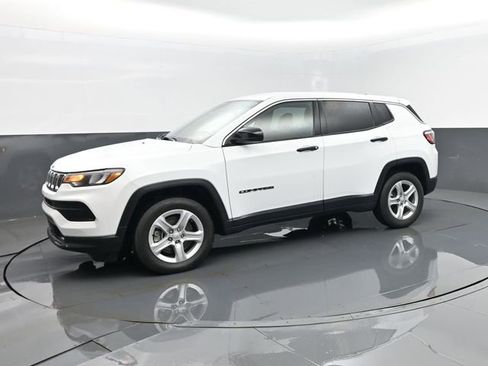 Used 2023 Jeep Compass Sport AWD/4WD image 5
