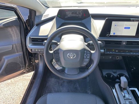 Used 2025 Toyota Prius LE image 27