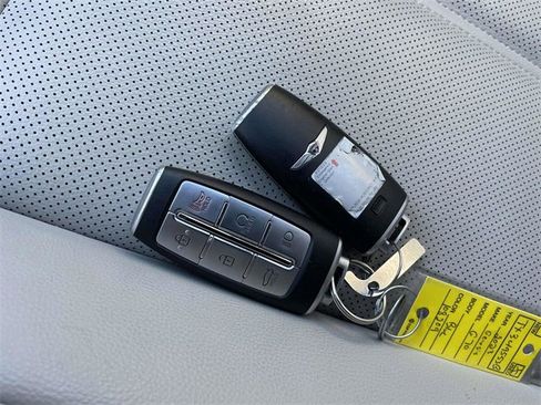 Used 2023 Genesis G70 2.0T image 29