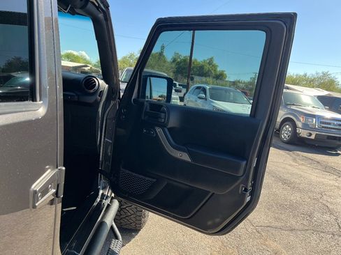 Used 2018 Jeep Wrangler Unlimited Sport S image 33