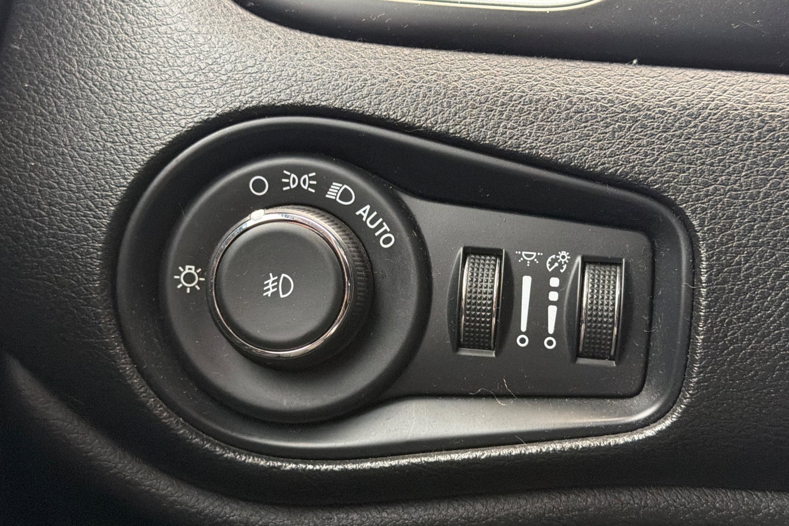 Used 2021 Jeep Renegade Latitude FWD image 35