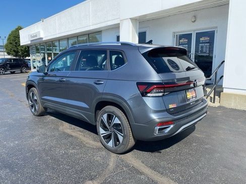 New 2025 Volkswagen Taos SE image 14