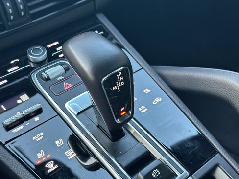 Used 2023 Porsche Cayenne Platinum Edition image 22