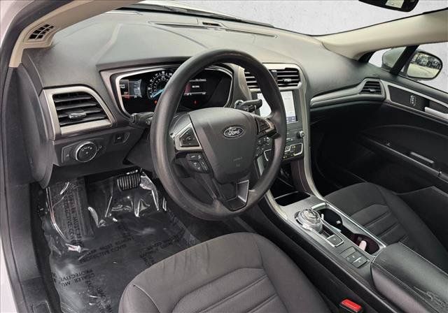 Used 2020 Ford Fusion SE FWD image 12
